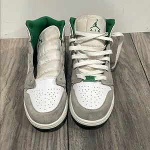 uncreased white soles 5.5 youth suede not stained